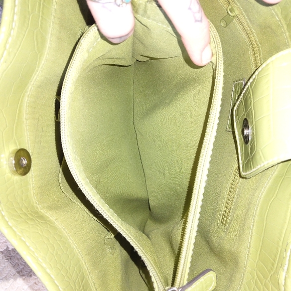 NWOT Liz & Co. Pistachio Croc Embossed Patent leather w/ Silvertoned hardware - Picture 2 of 15